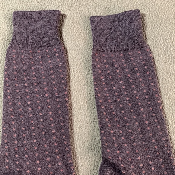 Lot of 5 Men’s dress socks.  2 brown 1 black Dockers, 1gray Gold Toe, 1 black - Picture 15 of 16